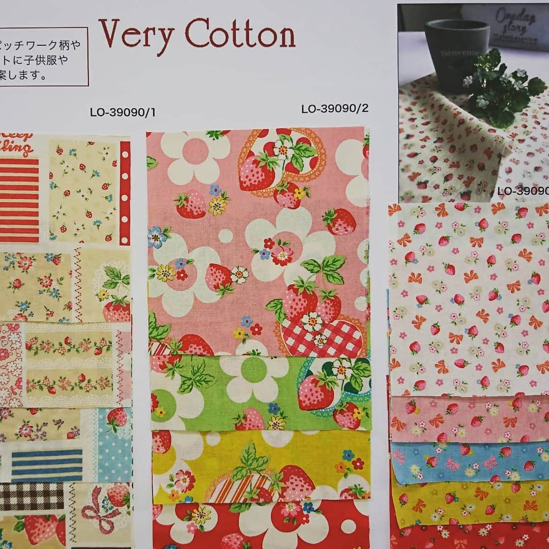 KOKKAのインスタグラム：「ベリーコットンの新作  LO-39090-1 :パッチワーク LO-39090-2 : 花とイチゴ LO-39090-3 : ミニイチゴ  #kokka #fabric #textile #japanesefabric #kawaii #strawberry #コッカ #ベリーコットン #イチゴ #パッチワーク #かわいい #quilting #sewing」