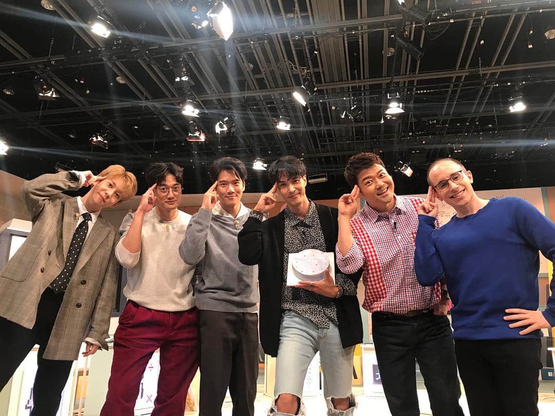 キム・ジソクのインスタグラム：「❤️하는 나의 사람들!! #문제적남자#전현무#하석진#이장원#박경#타일러」