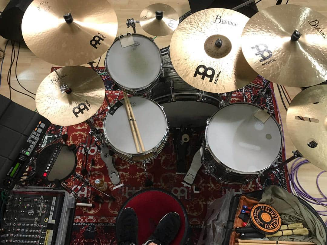 伊藤大助のインスタグラム：「リハーサル2日間、おつかれさまでした(_ _) #クラムボン #gretschdrums #meinlcymbals」