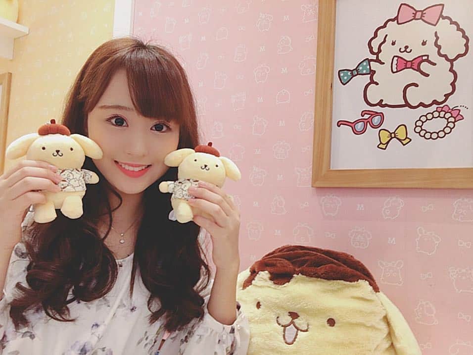 のインスタグラム：「横浜のプリンカフェに初めて行ってきました😍❤️ 大好きなプリンちゃんに囲まれて幸せでした😌💓💓 実はプリンちゃんはゴールデンレトリバーだということを知ってましたか？？😆💞 #東洋英和 #ミスコン #いいね返し #likeforlikes #like4likes #l4l #likelike #instagood #instafashion」