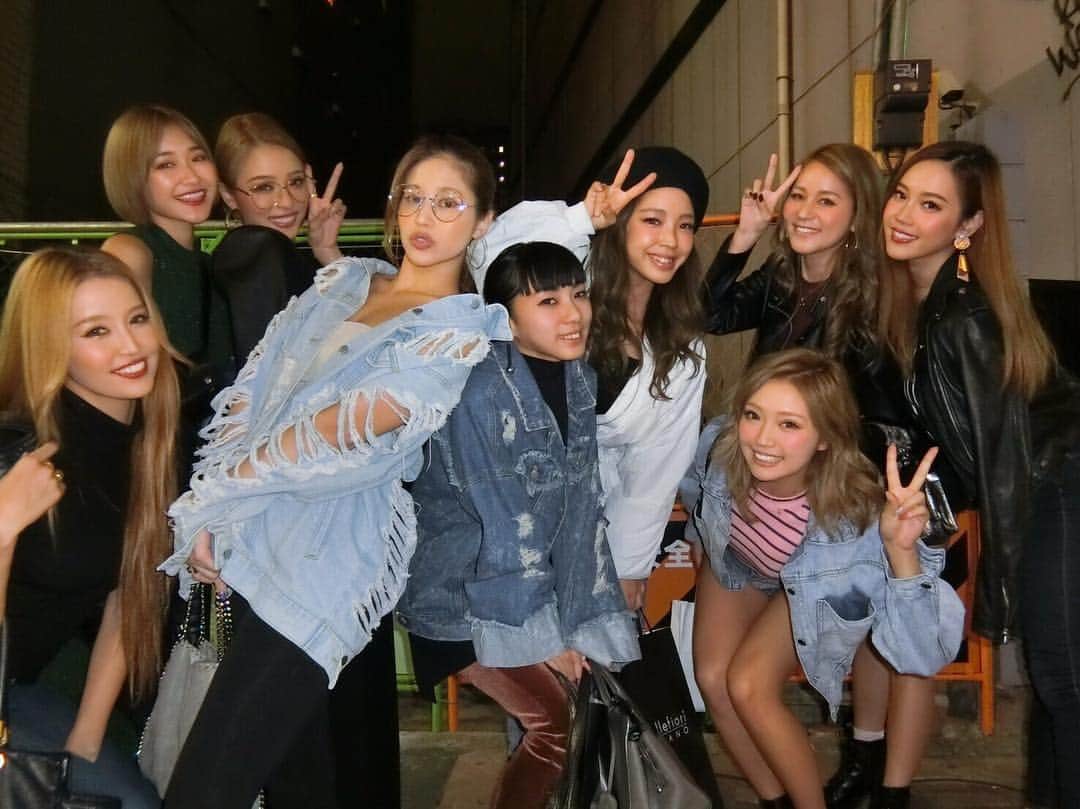 LORYのインスタグラム：「りなちゃんとあいちゃんのお疲れ様会🌹 素敵な時間でした！！✨ 卒業して、次のステージに進んでも このみんなの関係は変わらない☺️🌼❤️❤️❤️ これからもこうしてみんなでたくさん笑いましょ😁💖」