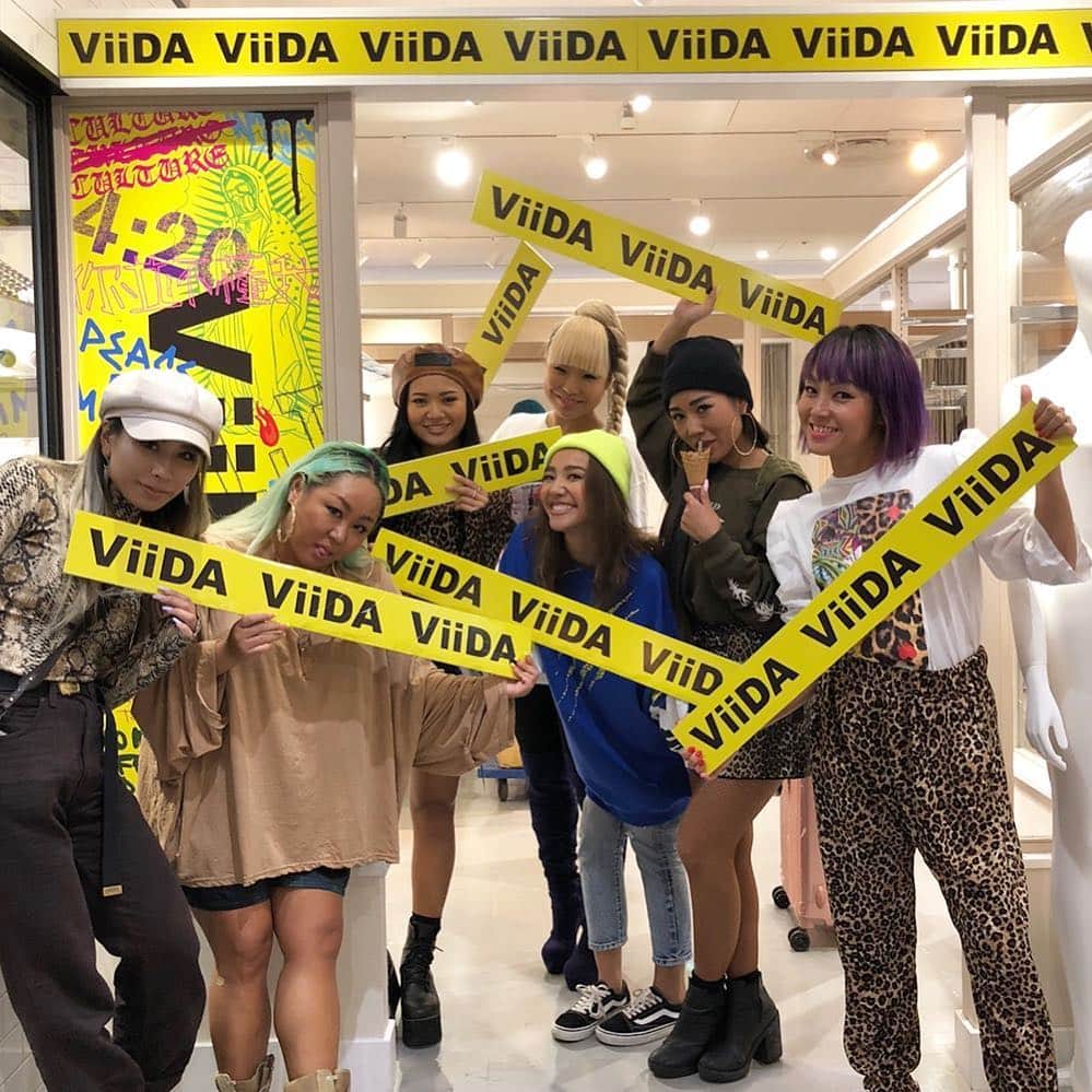 Nazukiのインスタグラム：「ViiDA POPUP ラフォーレ原宿‼️‼️ 10日間ありがとうございました😊 雨続きの中、台風で17時閉店になったりと😱 そんな中、ご来店してくれた皆様ありがとうございます😊  最終日はViiDA POPUPスタッフが勢揃いでした👏🏻👏🏻 東京のスタッフ✨ @wakaba___a 店長 @_11sub16_  @yuinkm  MAKO  ありがとう👏🏻👏🏻👏🏻. また次回のPOPUPもお楽しみに✨✨ #viida #fashion #tokyo #laforet #ラフォーレ原宿 #popupshop #thankyou」