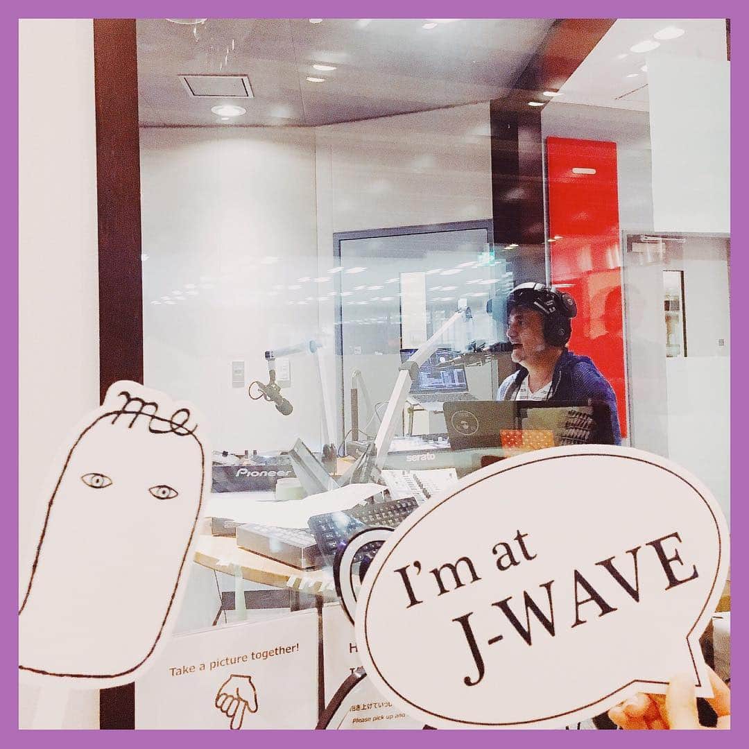 MINE(マイン)のインスタグラム：「MINE編集部がJ-WAVEに潜入⁉️ J-WAVE大人気番組「SATURDAY NIGHT VIBES」にMINE編集部がなんと明日10/6(土)24:00からジョインしちゃいます！ DJ TAROさんと土曜の深夜を生放送で盛り上げていくので、ぜひみなさんお聞き逃しなく📻🎧 詳しくはMINEをCheck！ #夜MINE#jwave#radio#djtaro#snv813#saturdaynightvibes#tokyo#サタデーナイトバイブス#ラジオ」