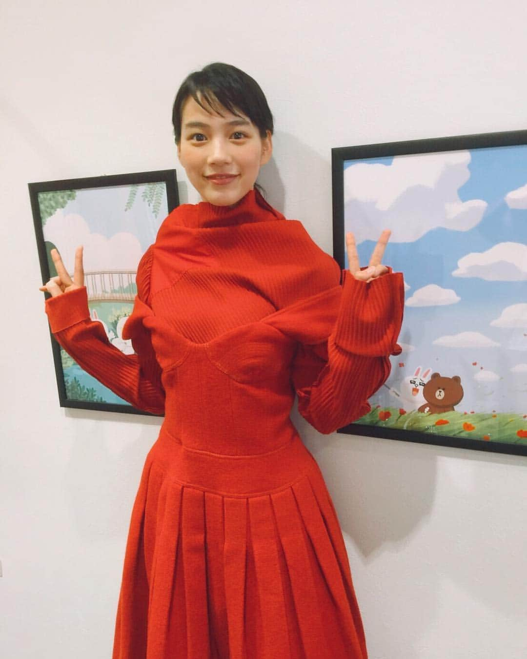 のん（能年玲奈）さんのインスタグラム写真 - (のん（能年玲奈）Instagram)「今日はミライさんイッキ見イベントありがとうございました！素敵なドレス👗 そしてミライさんラストは、はちゃめちゃ！明日、最終話配信です。お楽しみに！ #ミライさん #イッキ見 #渋谷 #LINEドラマ #のん」10月5日 23時43分 - non_kamo_ne