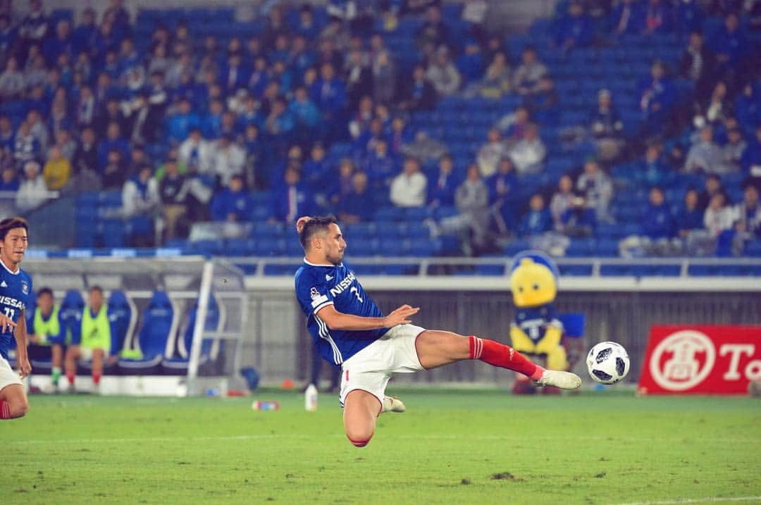 ウーゴ・ヴィエイラのインスタグラム：「Happy for the assistance,happier for the goal but most happy about 3 points more😊😘🙏」