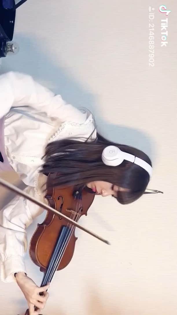 百合香（yurika）のインスタグラム：「#Winter Blossom  #美風藍 #蒼井翔太 様弾かせていただきました！ #うたプリ #ヴァイオリン #弾いてみた」