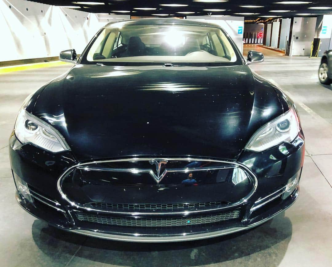 村主章枝さんのインスタグラム写真 - (村主章枝Instagram)「Tesla😊✨ #tesla」10月6日 1時03分 - fumie.suguri