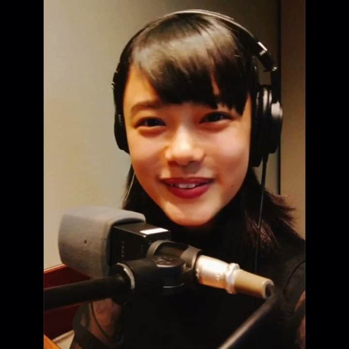 杉咲花のインスタグラム：「だいだいすきなラジオ。 いよいよ明日から はじまりはじまり、です！ 「杉咲花のFlower TOKYO」 TOKYO FMにて毎週日曜朝9時から。 radikoもしくは、東京にお住まいでない方はWIZ RADIOというアプリで東京のラジオが聴けるそうです。是非是非、早起きして聴いてくださいね📻🌹 ドキドキして眠れないなぁ。。 #杉咲花のFlowerTOKYO #朝9時！」