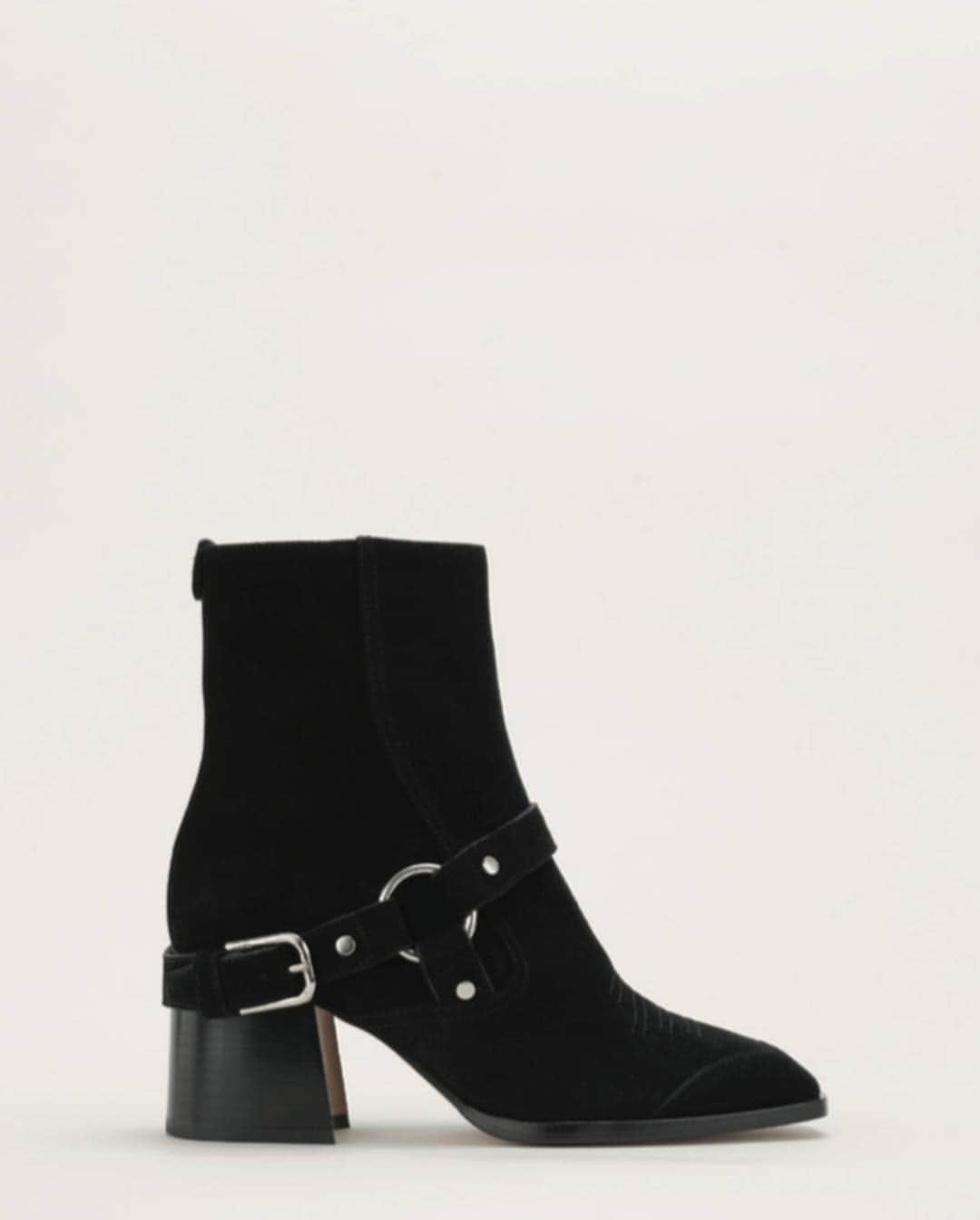 松岡モナさんのインスタグラム写真 - (松岡モナInstagram)「New Shoe brand @labucq ‘s lookbook❤️ Amazing designs and comfortable chic shoes😍👠👡👢 Thank you for letting me be apart such a new exciting project🙏🏻🔥」10月6日 12時41分 - monamatsuoka