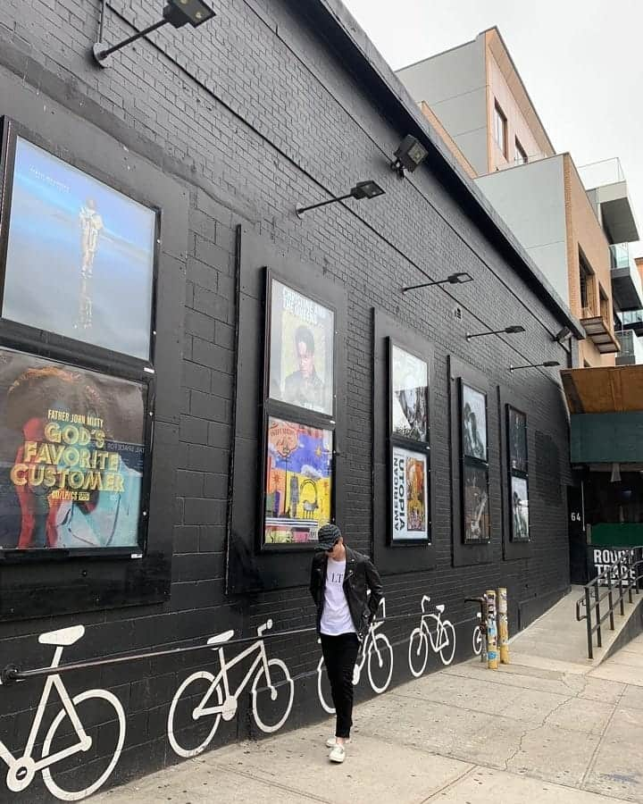 イ・ドンウクさんのインスタグラム写真 - (イ・ドンウクInstagram)「동욱 배우 in New York! 뉴욕에서도 반짝 반짝 빛이 나네요✨ #이동욱 #LeeDongWook #李栋旭 #욱스타그램 #NewYork」10月6日 10時37分 - leedongwook_official