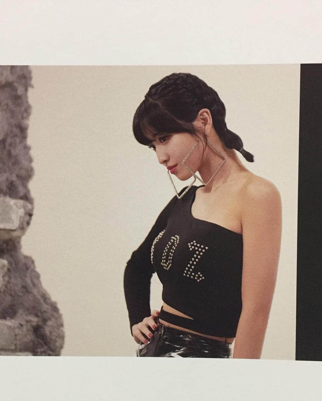 モモさんのインスタグラム写真 - (モモInstagram)「♡ [Scans] #모모 - 181006 BDZ Making Book Scans  #트와이스 #모모 #平井もも #もも #TWICE © reitwice2」10月6日 21時10分 - momojype