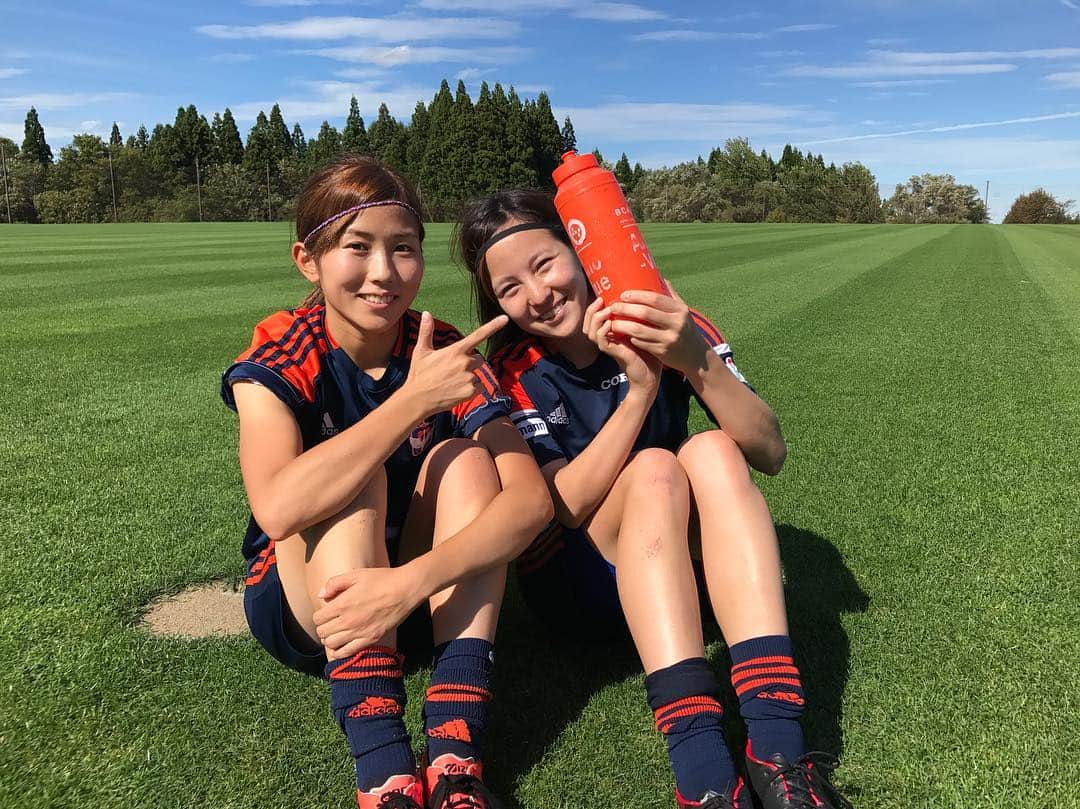 八坂芽依のインスタグラム：「2018.10.6 . . 仲良しひかるちゃん🤪❤️ (お世話大変😂) . ちかたんごめんね笑笑 今度は一緒に撮ろうね❤️ . 応援よろしくお願いします！！ #アルビレディース  #北川ひかる #平尾知佳」