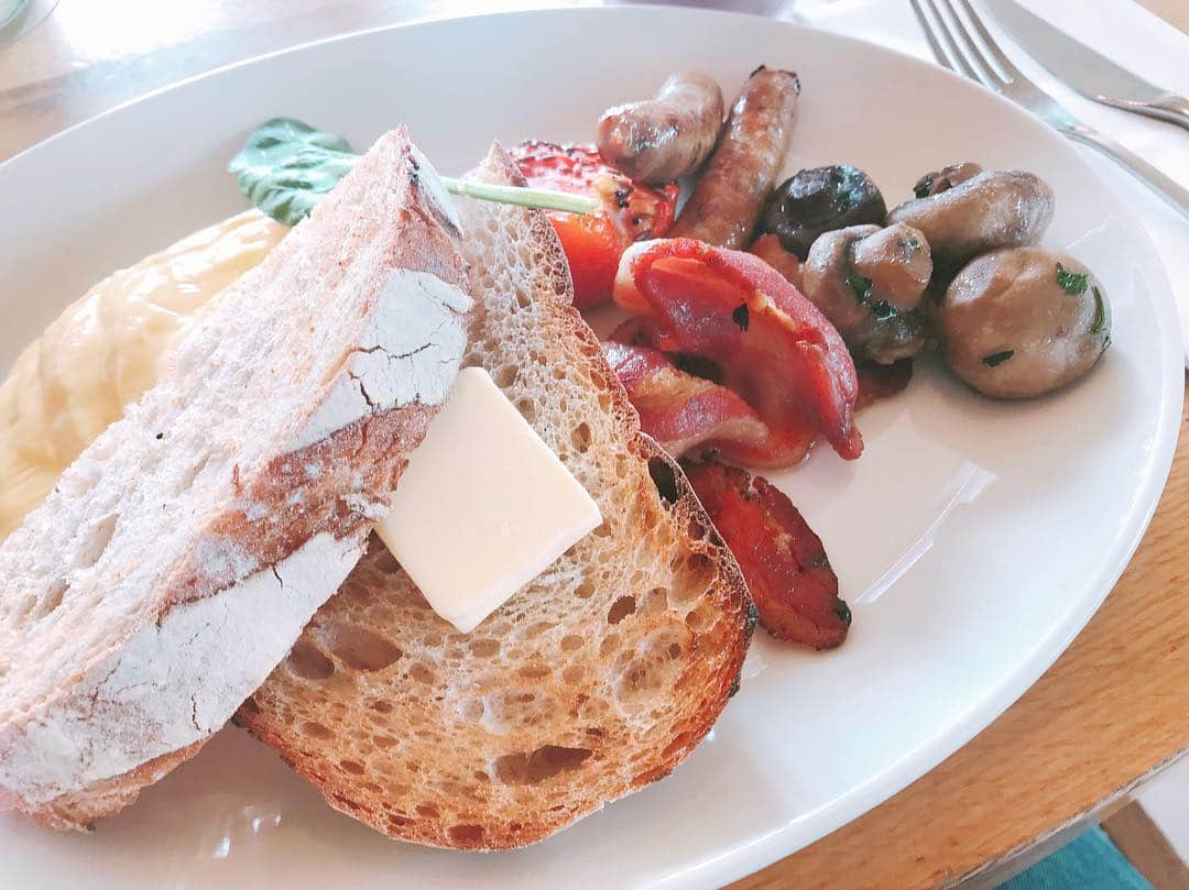 北原侑奈のインスタグラム：「Instagram＝食べ物 って程度の知識なので取り敢えず… 世界一の朝食って言われてるbillsの『フルオージーブレックファスト』 美味しかった( ･p･)🍴 #bills」