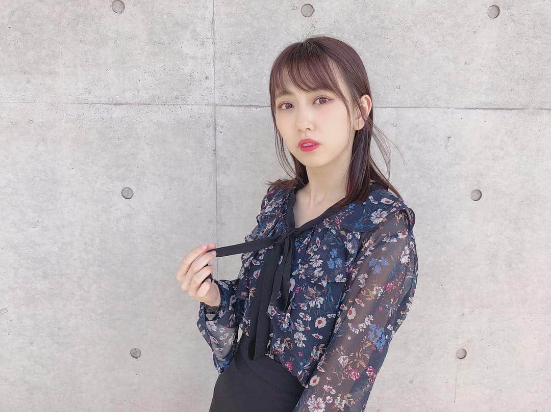 熊崎晴香さんのインスタグラム写真 - (熊崎晴香Instagram)「💙💙💙 #ootd #dholic #blouse #flower」10月6日 21時44分 - kumakuma9810