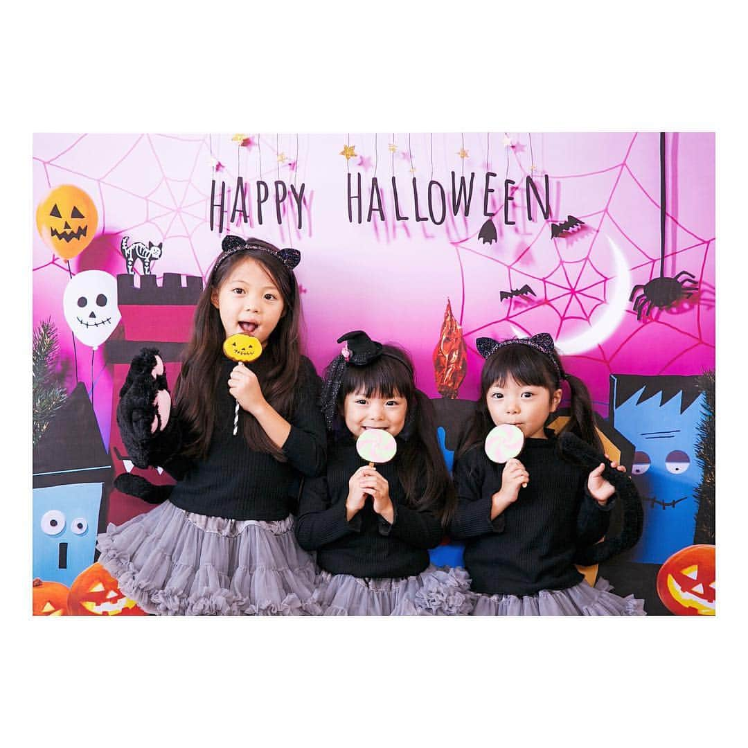 Yukiさんのインスタグラム写真 - (YukiInstagram)「🎃Halloween🍬は可愛いグッズがいっぱいでわくわくしちゃいます(o^^o)  @gracocoryoko さんの壁紙で一気にハロウィン🎃らしくなってお気に入り♡  スワイプ 3枚目からは1.2年前のもの🎃  スタバのフラペチーノも2年前のお顔に🐱もすでに懐かしい〜♡♡ * *  今のところ🐱ちゃんがお気に入りだけど、 今年はハロウィンで何を着ようかなーと考えるのも楽しいです♡♡ Halloween🎃も楽しく過ごしたいですね♡♡ #Halloween #ねこ #フラペチーノ #グラこころのハロウィン」10月6日 22時13分 - yukikuu96