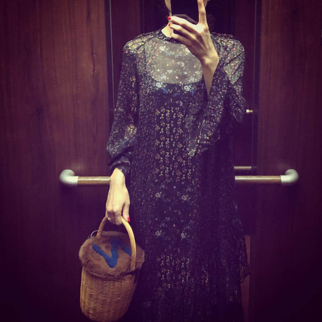 辻直子さんのインスタグラム写真 - (辻直子Instagram)「#dress#flowers #bag#Nbag @adametrope  #目を覚ましたら#愛しの太陽#天気がいいだけでしあわせ#うまくいきますように#願ってる  晴れの日だから☀️」10月6日 14時35分 - naoko.ts