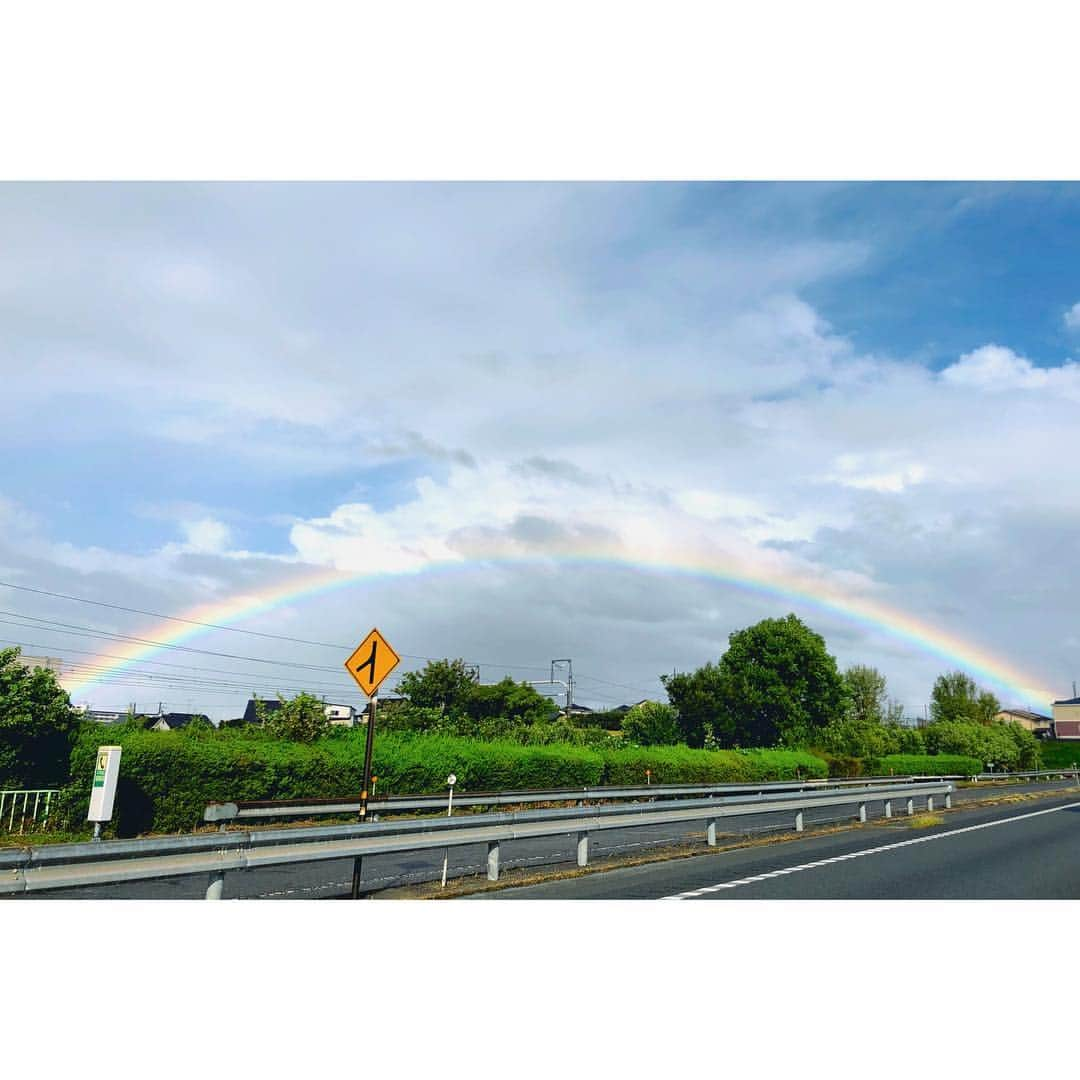 星羅のインスタグラム：「岡山からの帰り道🚗🌈 #虹採集」