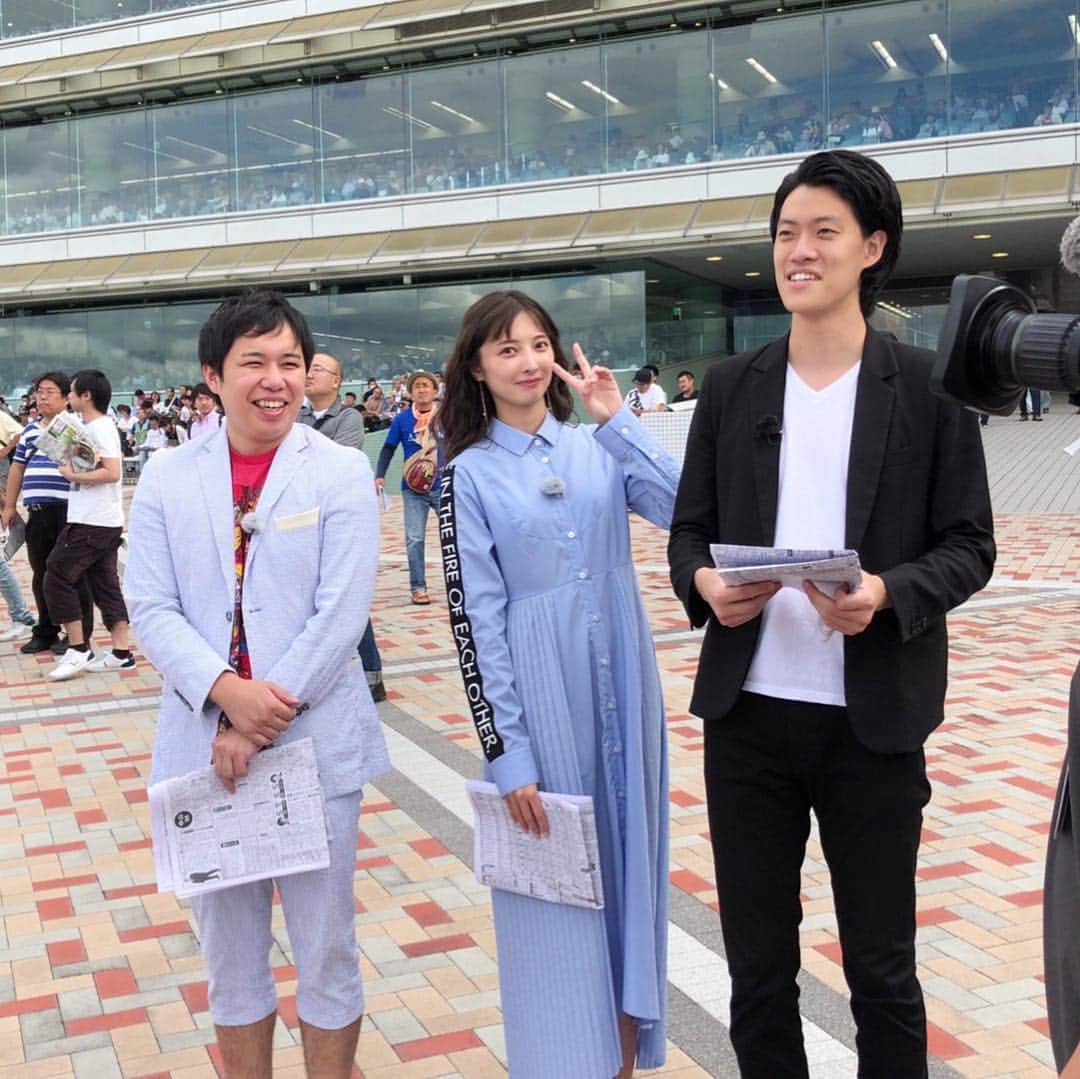 大石絵理のインスタグラム：「明日11:45〜 KTVにて EVERGREEN出演します🧡🏇 初めての競馬だったけど、楽しめたよ😋 霜降り明星さんおもしろかった😂😂 #evergreen #ktv #衣装タグ付けしてます❤︎」