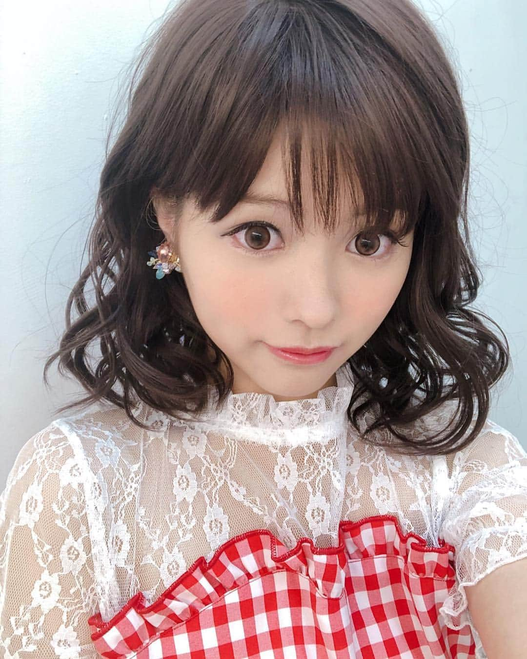 徳本夏恵（なちょす）さんのインスタグラム写真 - (徳本夏恵（なちょす）Instagram)「「NAVANAWIG」さんのイメージキャラクターに就任しました💖 簡単にイメチェンできるし、質感も本当自然だった😳❤️ カラーも豊富だからファッションに合わせて変身できてオススメだよ☺️ ナバーナウィッグさんから新商品のウィッグをプレゼントしてもらったから、ファッションに取り入れてみよう☺️ ユーチューブ動画もアップしたので見てね！ #NAVANAWIG  #ナバーナウィッグ  #WIGで変身」10月6日 19時57分 - nachos_kimono