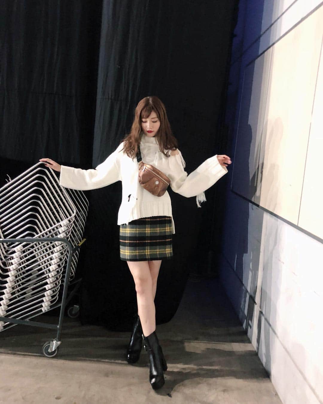 生見愛瑠さんのインスタグラム写真 - (生見愛瑠Instagram)「EVRISステージ 普段から着ているブランドさんを着て歩けてすごく嬉しい！！！⚪️ 衣装かわいかたあ、、、、☺︎ #tgc #tgc北九州 #evris」10月6日 20時29分 - meru_nukumi