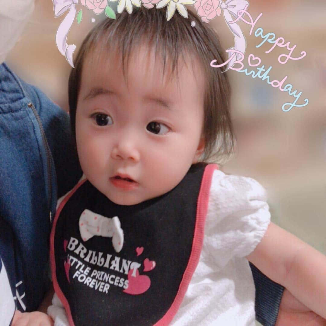 中川紗耶加のインスタグラム：「記念すべき1歳の誕生日🎉🎂のはずが、、、鼻水からの高熱からの突発性発疹で病院三昧の1週間😭💦早く治りますように😭💕 #1歳誕生日 #おめでとう #女の子ベビー #女の子ママ #赤ちゃんのいる生活 #女の子育児 #突発性発疹 #新米ママ #親バカ部  #親バカ万歳 #baby #babyphotography #love #cute #babygirl #angelbaby #zzz #cutebaby #sweetbaby #newbaby #lovemybaby #instagood #instababy #instafollow」