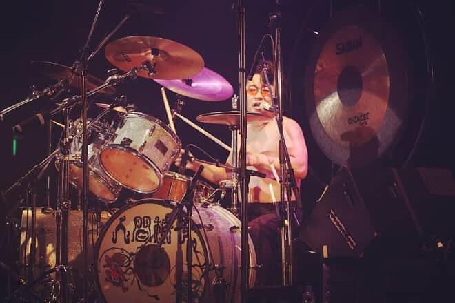 人間椅子さんのインスタグラム写真 - (人間椅子Instagram)「兄貴！  #drumvocal #doublebassdrum #gong #銅鑼」10月6日 23時36分 - ningen_isu