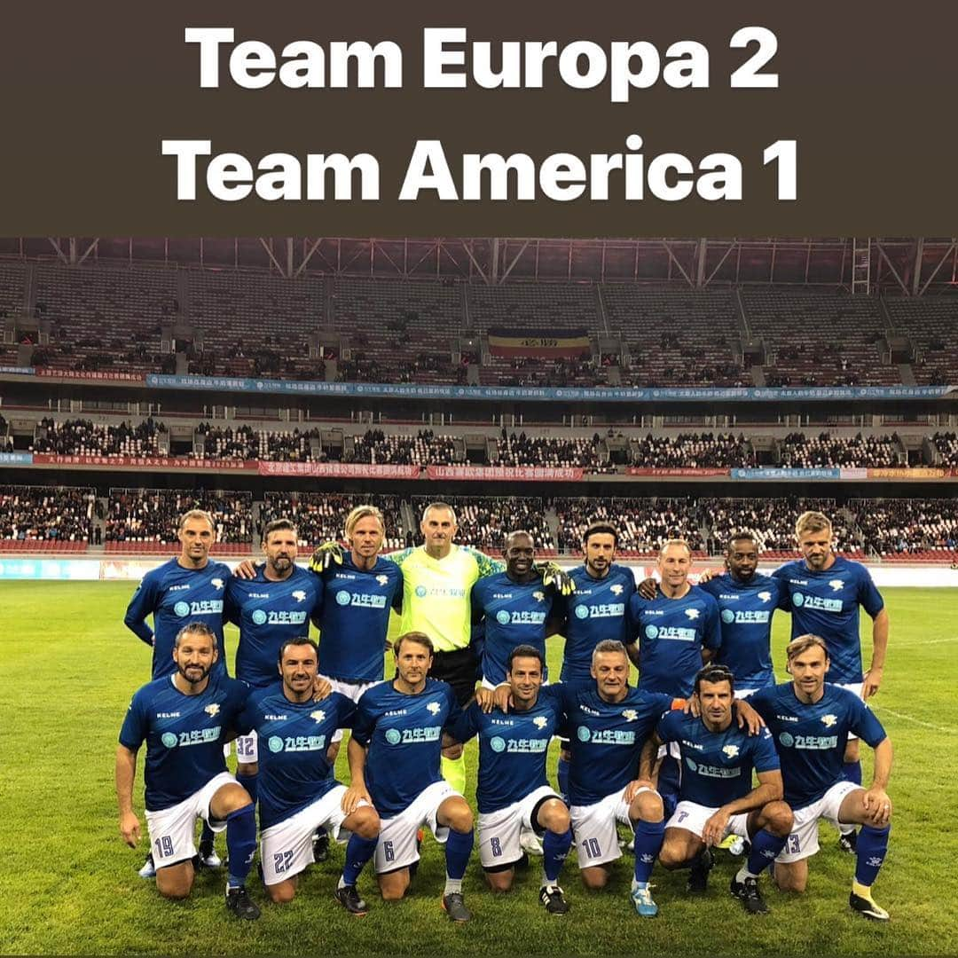 クリスティアン・ザッカルドさんのインスタグラム写真 - (クリスティアン・ザッカルドInstagram)「Amazing experience 🇨🇳⚽️ #TeamEuropa 2 #TeamAmerica 1 #Evento #China #football #legends #players #soccer #RobertoBaggio 🔝」10月7日 0時21分 - cristianzaccardo