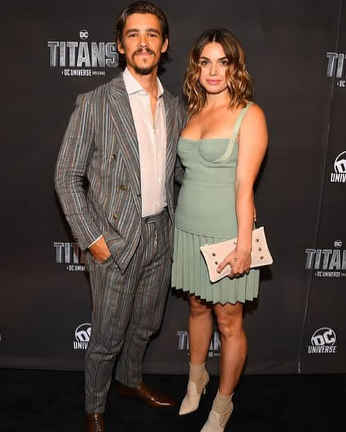 ブレントン・スウェイツのインスタグラム：「NYC PREMIERE of @dcutitans  Thanks to the better half for  joining.  #titans @chloepacey」