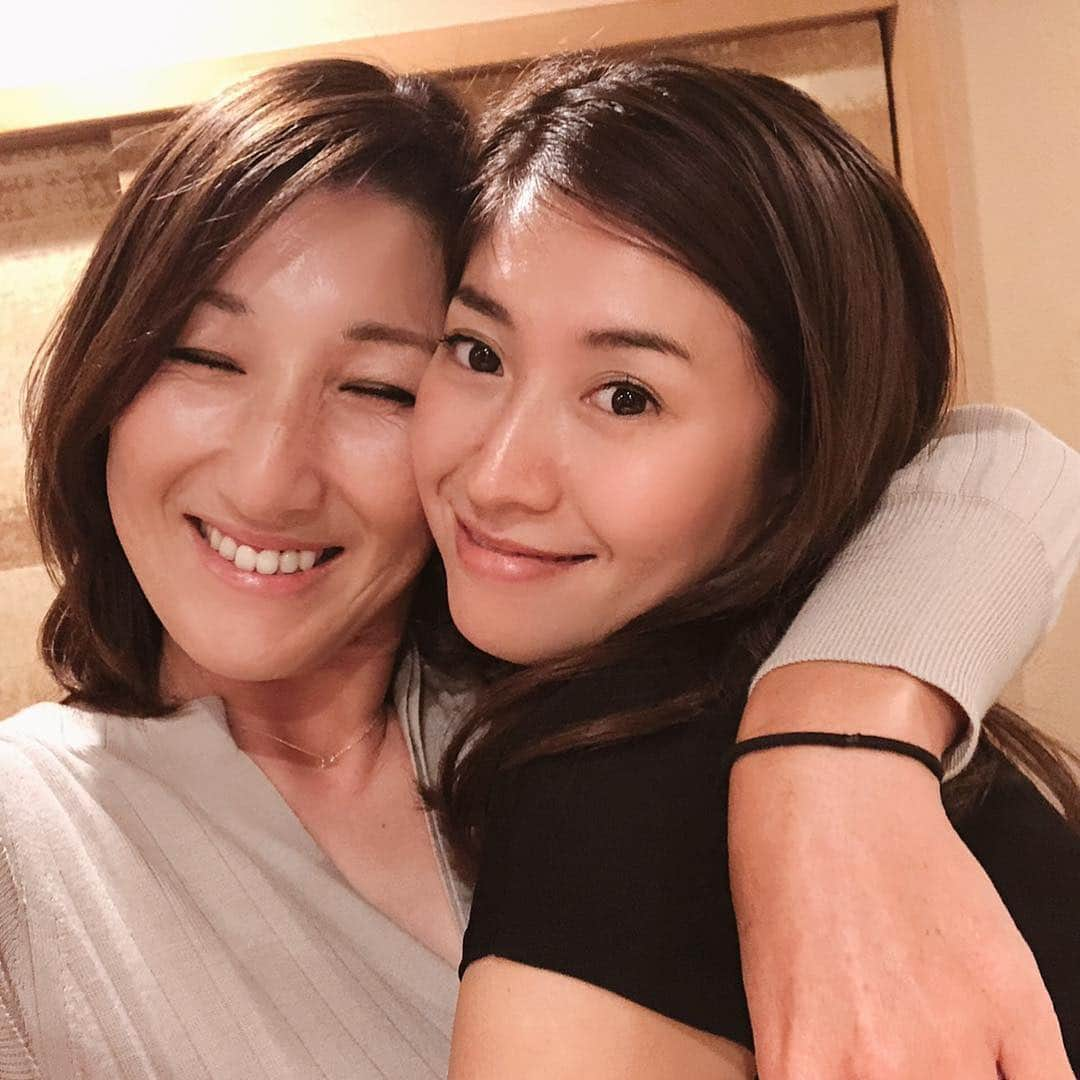 森下千里さんのインスタグラム写真 - (森下千里Instagram)「久しぶりのけーこねぇと お祝い🥂の会を。 なに話したか忘れるほど笑いっぱなし🤣 そのあと、昭和カラオケ🎤へ。 お祝いって、する方もハッピーだよね。 . . #お祝い #おめでとう #シャンパン #美味しい #ごはん #銀座 #和食 #昭和カラオケ #foodie #champagne #ゴルフ #キャディ #まだまだ担ぐ #かっこいい #働く女」10月7日 10時01分 - morishitachii