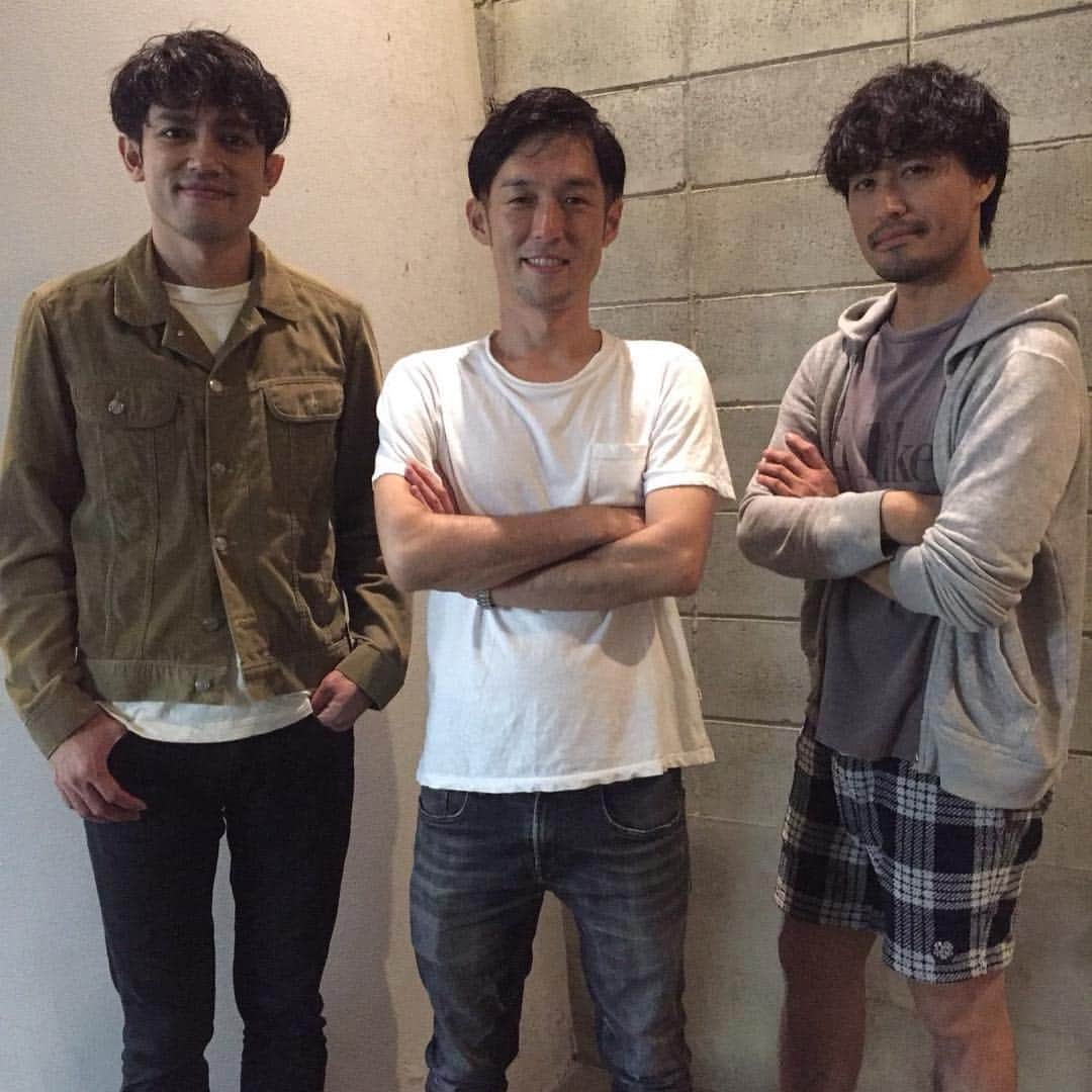 ISEKIのインスタグラム：「island music party来ていただいた皆さんありがとうございました。  無事に開催できたことが本当に良かっです✨  写真はイケメンバージョンと控え室でのおふざけバージョン（笑）  #野崎有真 #佐藤嘉風 #ISEKI #江ノフェス #islandmusicparty」