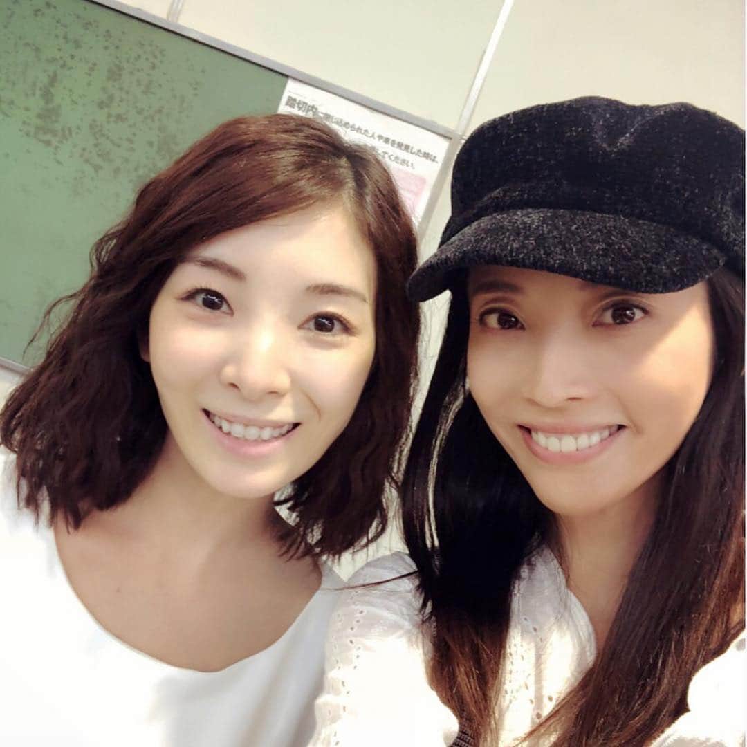 のインスタグラム：「After drama shooting 😉 with Yumi Fukuda and Long long man 👨🏻 昨日の現場は嬉しいことに福田ゆみさんとご一緒する事が出来ました❤️ 待ち時間に沢山お喋りしちゃった^ ^  小澤征悦さんとも数年ぶりの再会◎ 気の利いた一言で現場を和ませてくれる素敵な方です。  また放送日前に告知しますのでお楽しみに👍🏻 私はちょっと珍しい髪型をしてます😆  #福田ゆみ #小澤征悦 #longlongman #erikanagamine #shooting #drama #撮影 #お楽しみに #見てね #女優 #ソバージュ #帰り道 #ありがとうございました」