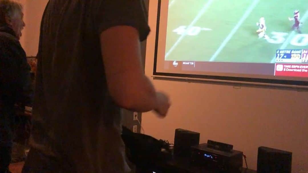 リチャード・ハーモンのインスタグラム：「Thank you to @questionanders4 for capturing wat it’s like to watch @ndfootball with the Harmon’s. Great win ☘️」