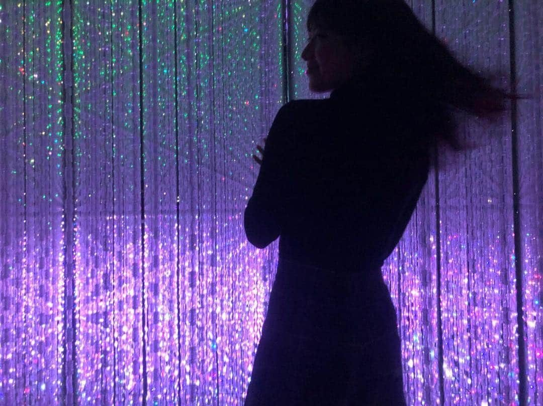 瀧本美織のインスタグラム：「芽以ちゃんカメラマン🤩 #teamlab#teamlabplanets」