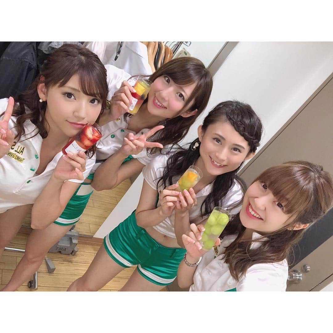 のインスタグラム：「#インスタ映えフルーツゼリー🥝 #ありがとうございます  #衣装 #私服 #結婚したら辞めるって #スタッフさんに言ったら #あと15年はないねって #言われた #😨 #笑 #いや #笑えない😂 #定年まで #がんばろうかな #w」