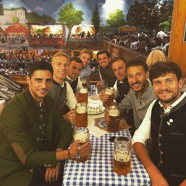 オスカル･ヴェントのインスタグラム：「OKTOBERFEST #squad」