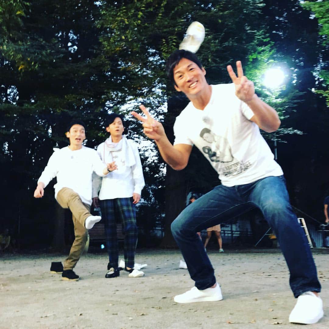長嶋一茂のインスタグラム：「#ななにー #靴飛ばし映え みんなもやってみて！」