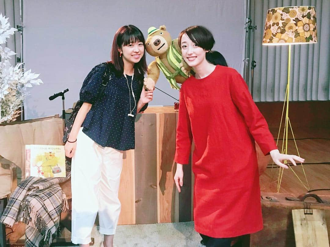 伊倉愛美さんのインスタグラム写真 - (伊倉愛美Instagram)「今日は、  #吉祥寺美術館 で開催中の、 絵本画家 #柿本幸造 さんの展示会へ。 仲良しの山ちゃん @haruka0809 が人形操演されていた、 絵本読み聞かせと人形劇コラボイベント、 素敵だったなぁ〜。✨✨ 柿本さんの絵の温もりと、 #チェルシー舞花 さんの優しい声、 そしてお人形の可愛らしい動きが すごく合っていて癒されました💕 どんくまさ〜〜ん！！🐻💕 . 私服：#onlychild1991 @onlychild1991 . #人形劇 #人形 #くまさん #癒し #絵本 #読み聞かせ #吉祥寺 #tokyo」10月7日 17時40分 - ikura_manami