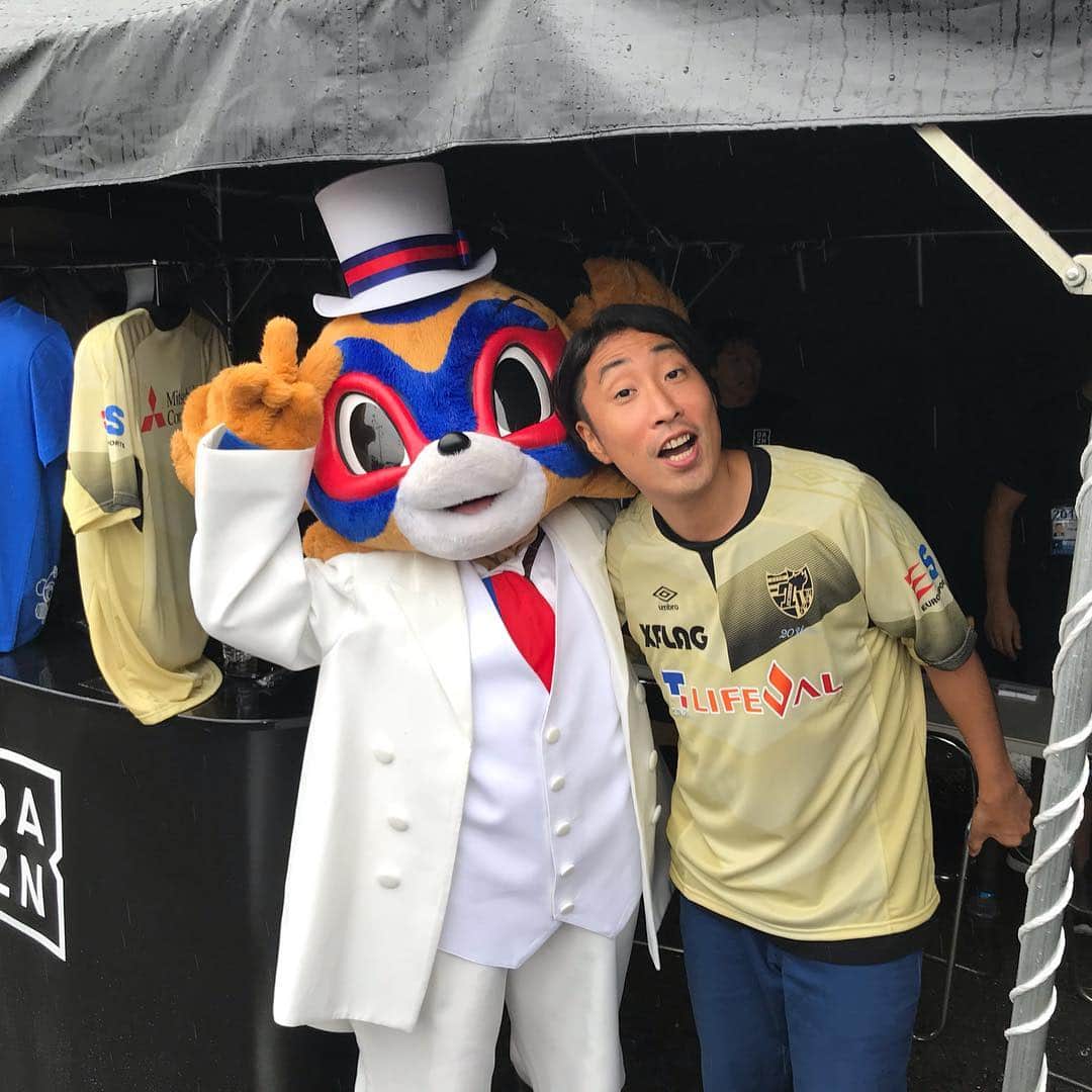 のインスタグラム：「何試合ぶりかって？9試合ぶりに勝ったぞーー！！ #ゆってぃ #ワカチコ #fctokyo #東京ドロンパ  #9試合ぶりに勝って4位  #まだあるぞミラクル  #空気読まない東京で行こう #オールスター後夜祭 #ライガーさんに殴られた顎が痛いけど」