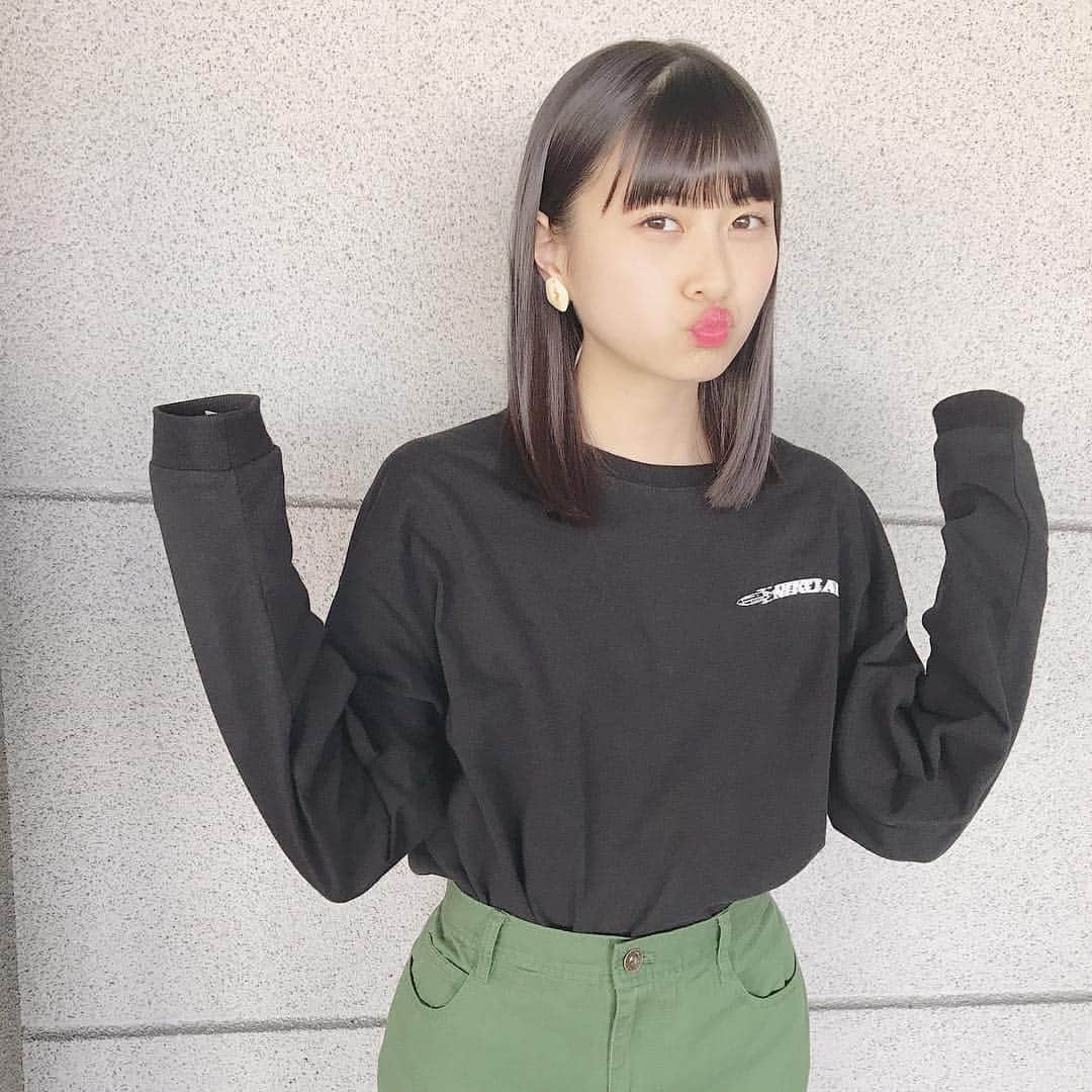 松岡はなのインスタグラム：「☺︎☺︎ 😗✊🏻✔️ ありがとうございましたっ #握手会 #大阪 #私服 #nikoand」
