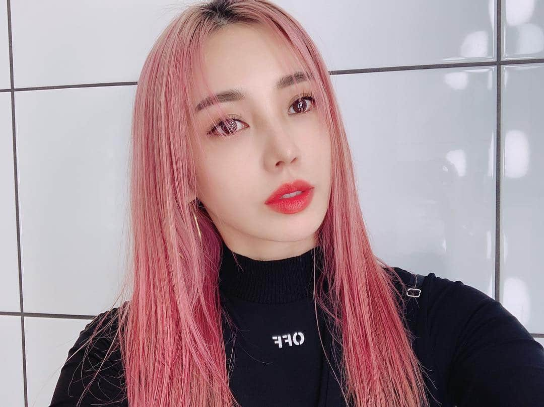 megbabyさんのインスタグラム写真 - (megbabyInstagram)「BABY PINK🦄💖💖💖ピンクどうかな☺️#pinkhair #newhaircolor」10月7日 19時04分 - _megbaby_