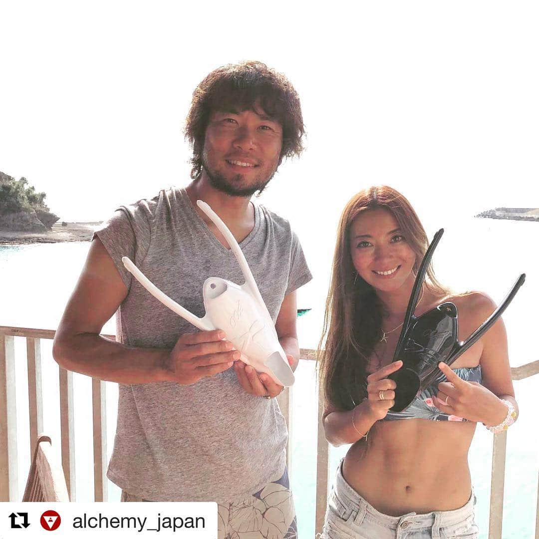 福田朋夏さんのインスタグラム写真 - (福田朋夏Instagram)「#Repost @alchemy_japan ・・・ アルケミーサポートアスリートの福田選手も新しいフットポケットC4-300をテスト。  C4-300装着のV3-30 と V3-30+は最小で36/37サイズからご用意がございます。  色は白、黒。 素材はシリコンです。  近日中にニューモデルの予約を開始します。 もうしばらくお待ちください。  アルケミーウェブストアオープン  お問い合わせお待ちしております。  tinyurl.com/alchemy-webstore  #アルケミー #アルケミーカーボンフィン #カーボンフィン #ロングフィン #フリーダイビング #フリーダイビングphotography #沖縄フリーダイビングスクール #沖縄フリーダイビング #フリーダイバー #フリーダイブ  #alchemy #alchemyfins #ryuzoshinomiya#okinawafreediving #freediving #freedive#freediver #longfin #longfins #carbon#carbonfins #carbonfin #carbonfiber#carbonblades #carbonblade」10月7日 19時35分 - tomoka_fukuda