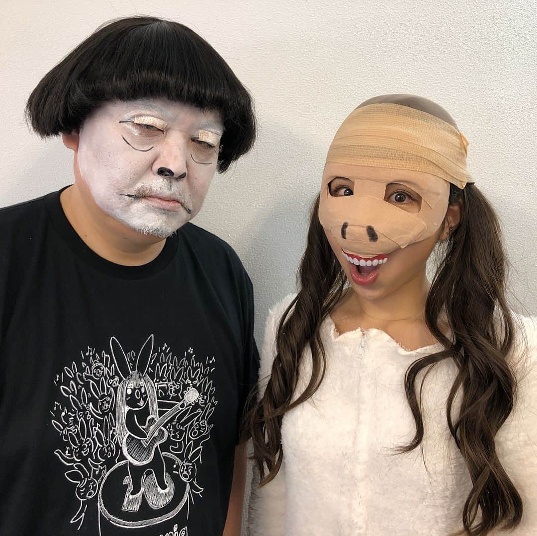 阿部真央のインスタグラム：「FCイベントin大阪終了です！お越し下さった皆さんありがとうございました！とても楽しい時間をありがとう☆ 大阪のコスプレは野性爆弾くっきーさんのスヌーピーと雨上がり決死隊・蛍原さんの白塗りモノマネでした。田澤さんほとんどとれてる。笑 いつもありがとぉ〜！ #阿部真央 #あべまにあ」