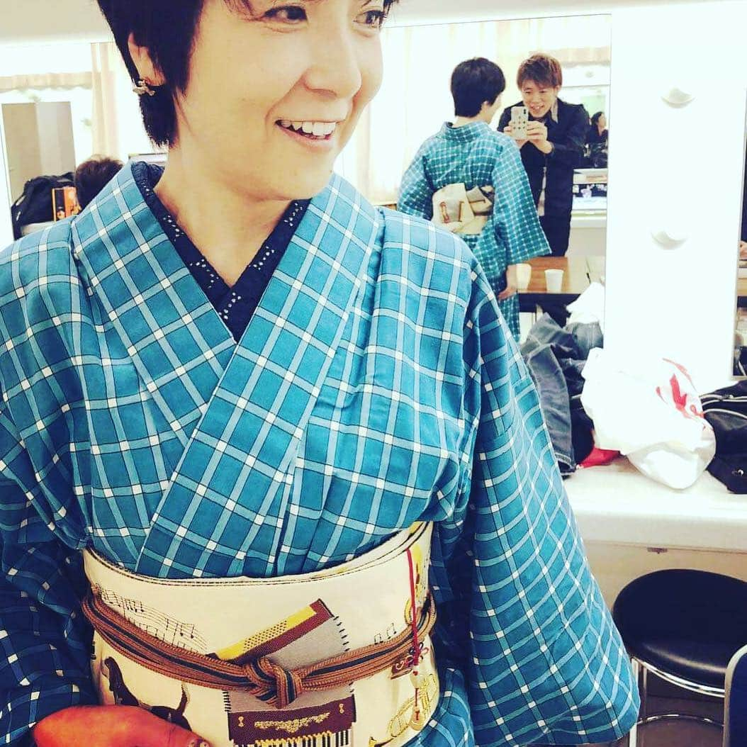 藤田朋子さんのインスタグラム写真 - (藤田朋子Instagram)「アコーディオン柄の帯が皆んなの目にとまってくれた🎵 #アコーディオン #帯 #着物 #着物が着たい #着物と帯 #コーディネート #帯締めはアンティーク #楽器柄の帯 #accordion #KIMONO #antique #instrument #kimonogram #actress #happy #坂上領 #ryo＿sakagami  #着物を着ている芸能人」10月7日 20時06分 - chiendormant