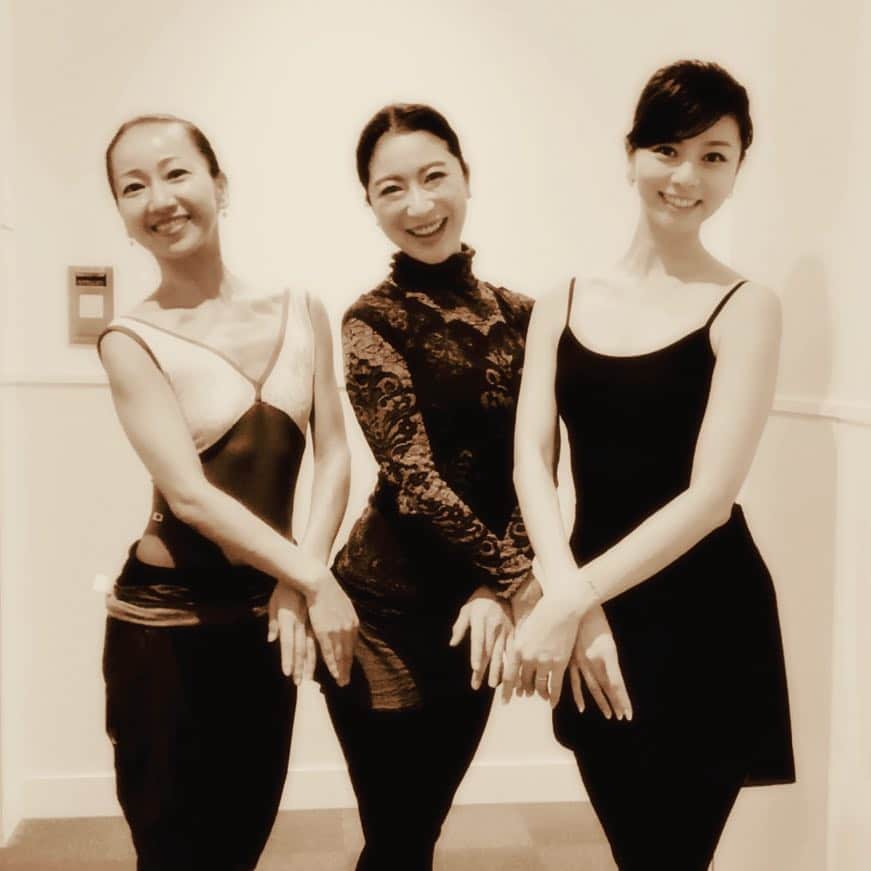 えれなさんのインスタグラム写真 - (えれなInstagram)「真壁京子さんと、八反安未果ちゃんとバレエレッスンへ😆❤️ 安未果ちゃんとは半年ぶりくらいに一緒のクラスを受けました✨  安定の久しぶりなんだけど、久しぶりじゃない感じ😆  #ballet #balletlesson  #楽しい時間でした #❤️❤️❤️ #えれな」10月7日 20時42分 - elena1982312