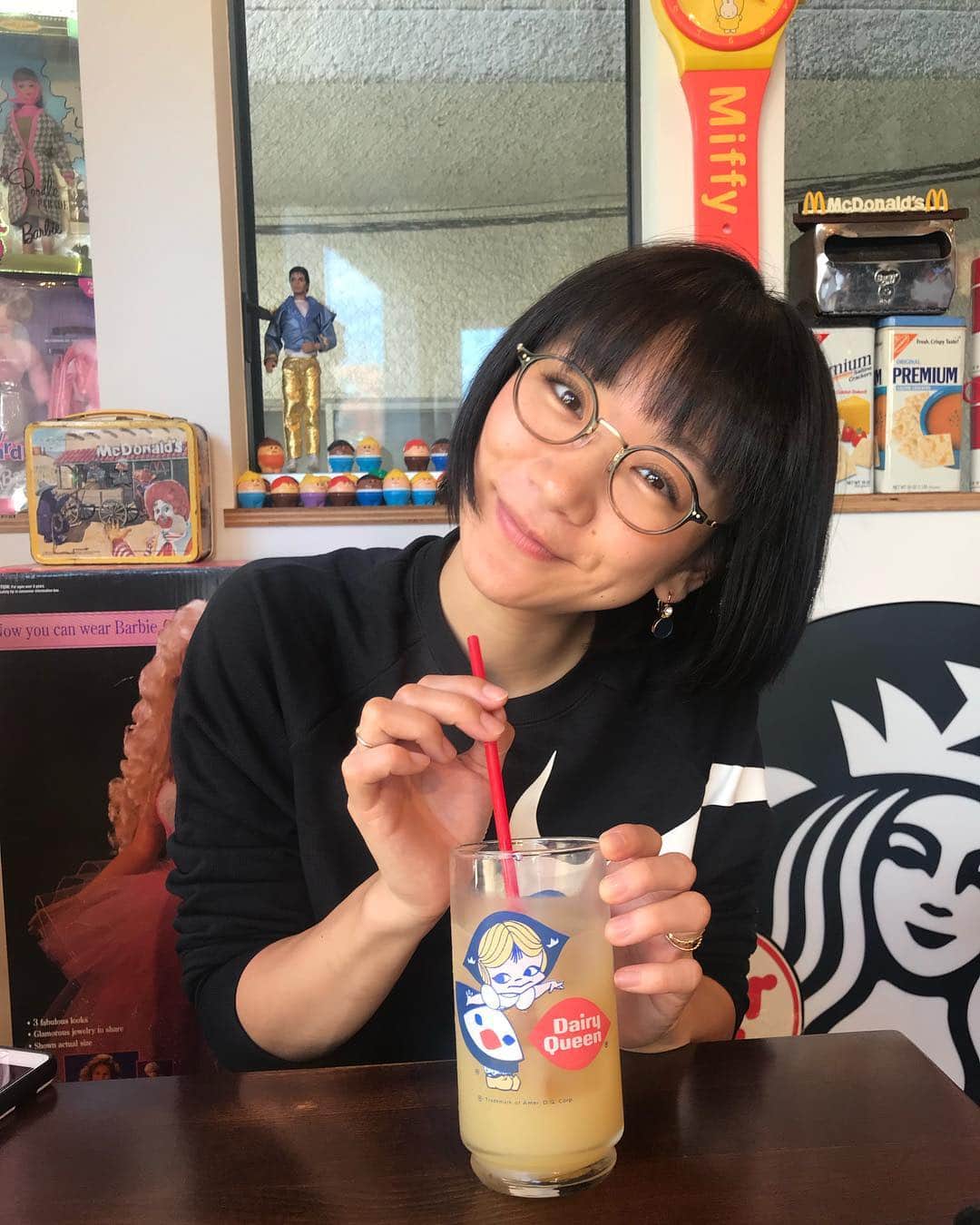 のインスタグラム：「当分は黒髪でいくのだ★ ・ 茶色の中で一番暗い色だから、本当は茶色なのだ★ ・ #時東ぁみ #黒髪 #黒髪ショート #ショートヘア #shorthair #表参道 #luxe #実は #茶髪 #カメラマン #cameraman @irodor1i4 ちゃん」