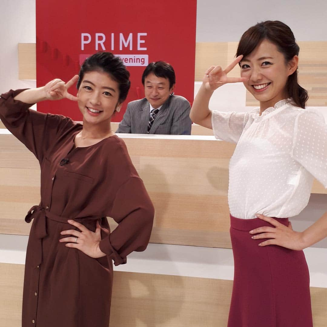 フジテレビ「プライムニュース イブニング」さんのインスタグラム写真 - (フジテレビ「プライムニュース イブニング」Instagram)「秋なのに、きょうは夏！？。﻿ 今年の夏の思い出と言えば…﻿ そう！！♪め組のひと。﻿ 野島さんはあきれ顔（笑）。﻿ きょうも巻き込んで、すみません。﻿ ﻿ #暑い #熱い #季節外れの暑さ﻿ #ワンガン夏祭り #ワンガン娘18 ﻿ #生野陽子﻿ ワンピース #ベアトリス﻿ ﻿ #野島卓﻿ ネクタイ #フェアファクス﻿ ﻿ #内田嶺衣奈﻿ トップス #アナイ﻿ スカート #ティテインザストア﻿ ﻿ #プライムニュースイブニング﻿ #島田彩夏 #倉田大誠 #反町理 #木村拓也 #海老原優香 #小澤陽子 #上中勇樹 #酒井千佳﻿ #フジテレビ #アナウンサー﻿ 公式HP：http://www.fujitv.co.jp/prime_evening/」10月7日 21時33分 - livenews_it