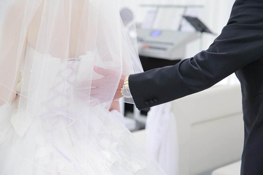 スターゲイトホテル　ウェディングのインスタグラム：「ㅤㅤㅤ 𓂃𓂃𓂃𓂃𓂃𓂃 ㅤㅤㅤ ‘‘結婚式だから’’ ‘‘結婚式だからこそ’’ ㅤㅤㅤ 感じられる感謝の気持ちや感動が あると思います。  ㅤㅤㅤ ㅤㅤㅤ 𓂃𓂃𓂃𓂃𓂃𓂃 ㅤㅤㅤ ㅤㅤㅤ ㅤㅤㅤ #stargatehotel  #wedding  #hotelwedding  #star_hanayome #osaka #bridalphoto  #studiotvb  #seaskyweddings  #りんくう結婚式場 #大阪結婚式 #ゲート花嫁 #結婚写真 #翼 #関西空港 #景色  #披露宴 #結婚式 #挙式 #関西花嫁 #大阪花嫁 #スターゲイトホテル  #ウェディング #式場探し #結婚式レポ #ブライダル #花嫁 #プレ花嫁 #卒花嫁 #披露宴」