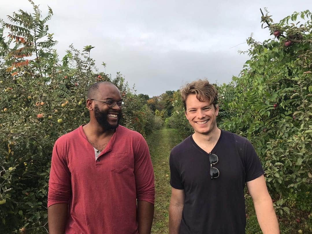 ペン・バッジリーさんのインスタグラム写真 - (ペン・バッジリーInstagram)「A Sunday of apple picking before the guy on the end there becomes a father. Edit: *not me. Other guy at the end.」10月8日 10時28分 - pennbadgley