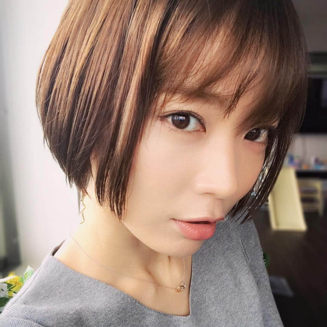 中村明花さんのインスタグラム写真 - (中村明花Instagram)「. またまた短くなりました💇‍♀️ . . #Anie #表参道美容院 #ショートヘア @dai0819 ありがとう☺︎」10月8日 12時04分 - sayaka_nakamura3