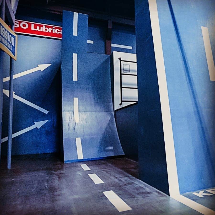 Takahiroさんのインスタグラム写真 - (TakahiroInstagram)「ㅤ MISSION parkour park Tokyo遊びに行きました🤞 ㅤ Masaさんのご縁で 運営STAFF他錚々たるmemberに お会い出来たことに感謝です ㅤ こんなcoolな環境見たことない 日本屈指のプレイヤーの皆様と 雰囲気MAXの練習場は動いても楽しいすね ㅤ 何よりも技そのものより 技術や捌きに明確なvisionがあり 発想や思考が極めてると 話の方向性も発展してくるし 技術トークで盛り上がりが 話し足りない程面白過ぎた😂 ㅤ visionやhistory/resourceに基づく actionは基本技術だけでも ブレないし納得させられる スポーツもビジネスも どのジャンルも一緒なんだなぁ─ ㅤ それと数年前から知っていた 赤い服に赤い角?の人 898さんとやっと 御対面することが出来ました 基本赤紅色好きな自分は 使いこなすセンス参考にしてました ㅤ ㅤ メッサ楽しかった‼️ 最高の運営STAFF様のご縁に感謝です ㅤ ㅤ ㅤ #parkour #freerun #freerunning #streetworkout ┄┄┄┄┄┄┄┄┄┄┄┄┄┄┄┄┄┄┄┄┄ ㅤ ［Instagram active user introduction］ ㅤ 本日お会いした Mission parkour park STAFF様ご紹介 ㅤ ■MISSION代表取締役/ZEN君のお兄さん Shimada Tairou ( Non account ) ㅤ □MISSION取締役 Matsukawa Yuutarou ( @yuutarouf0.95 ) ㅤ ■Peak Peformance/Douchebags社長 MISSION General Contractor Fukushima Yoshiyuki( @rockyoshi ) ㅤ □プロカメラマン/monsterPK マネージャー Sato Kodai( @kodaisato ) ㅤ ■MISSION designer martial arts/dancer/coach Masa ( @pkmasa ) ㅤ □monsterPK member/coach 898 ( @yakuwajumpei ) ㅤ 🔼 This is Instagram Active account. It will be a meeting to be your plus. Please support liking and follow!! ㅤ ┄┄┄┄┄┄┄┄┄┄┄┄┄┄┄┄┄┄┄┄┄ ㅤ ■□■MISSION PARKOUR PARK TOKYO■□■ ㅤ( @missiontokyo ) ㅤ 国内最大規模の室内パルクール専用施設です✊🏻 都営新宿線、一之江駅からバスで１０分 錦糸町駅からもバスでお越し頂けます ㅤ 専用にデザインされたオブスタクルス(障害物)、天井に向かってそり立った壁、３mの高台から飛び込めるスポンジプールに海外規格のトランポリン、跳ねるタンブリングフロアや、あのワールドチェイスタグの専用フロアまで完備🔥 ㅤ 個人利用は常時開放中‼️ 見学のみのお客様もお気軽にお越しください‼️ 初心者の方から上級者の方まで、幅広くレッスンを行っています。 @monsterpk_tokyo によるレッスンスケジュールやご予約は、HPからどうぞ👉🏻 ㅤ 🗓 火曜定休 📍 東京都江戸川区松江2−27−15 📩 info@missionparkourpark.com 🖥 http://missionparkourpark.com ㅤ ㅤ ㅤ🔖Tag  #Tokyo #flip #redbull #extremesports #jump #parkourlife #parkourgym #awesome #airtrick #missiontokyo #gymnastics #movement #Japan #パルクール #フリーランニング #アクロバット #東京  ㅤ ☢️情報受取りに通知“オン”をオススメします。 ☢️情報宣伝告知ご希望の方はDMにて受付致します ㅤ 毎回お越し下さるﾌｫﾛﾜｰ様常々感謝申し上げます😌」10月8日 14時06分 - takahirokwan